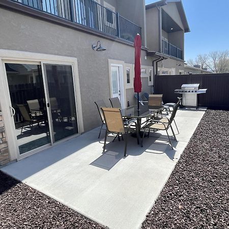 New! Sunrise Mesa- Modern W- Balcony Fenced Yard Apartment Grand Junction Exterior photo