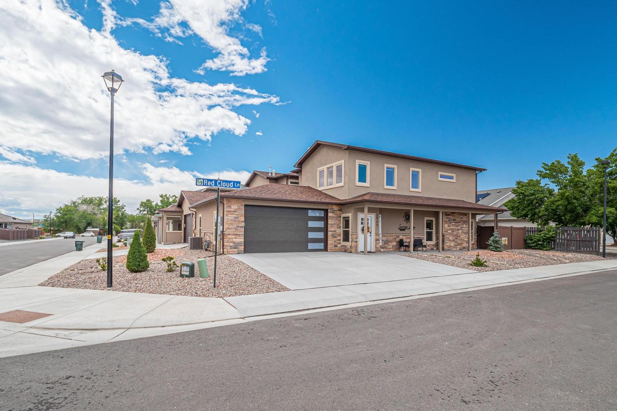 New! Sunrise Mesa- Modern W- Balcony Fenced Yard Apartment Grand Junction Exterior photo