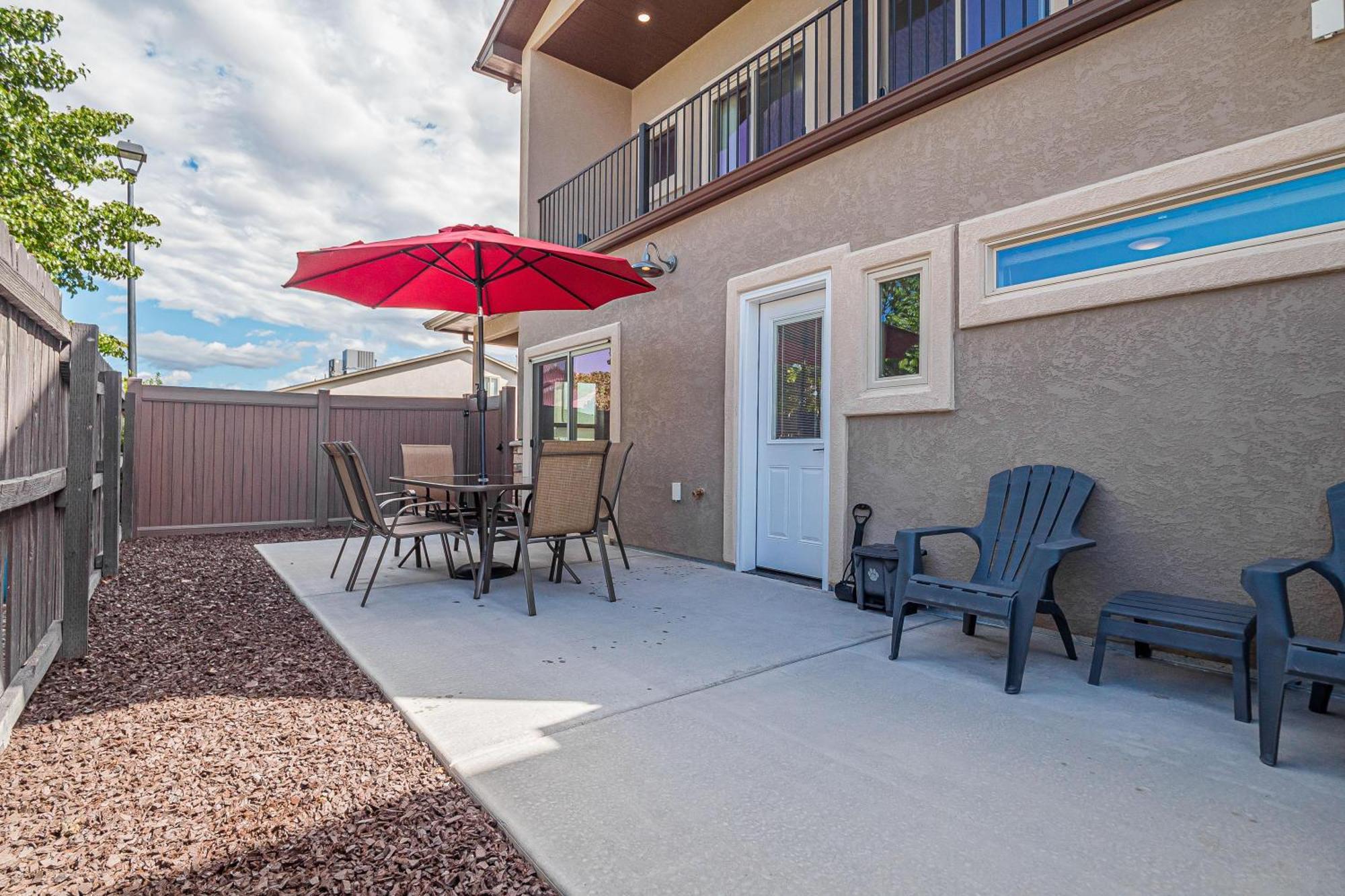 New! Sunrise Mesa- Modern W- Balcony Fenced Yard Apartment Grand Junction Exterior photo