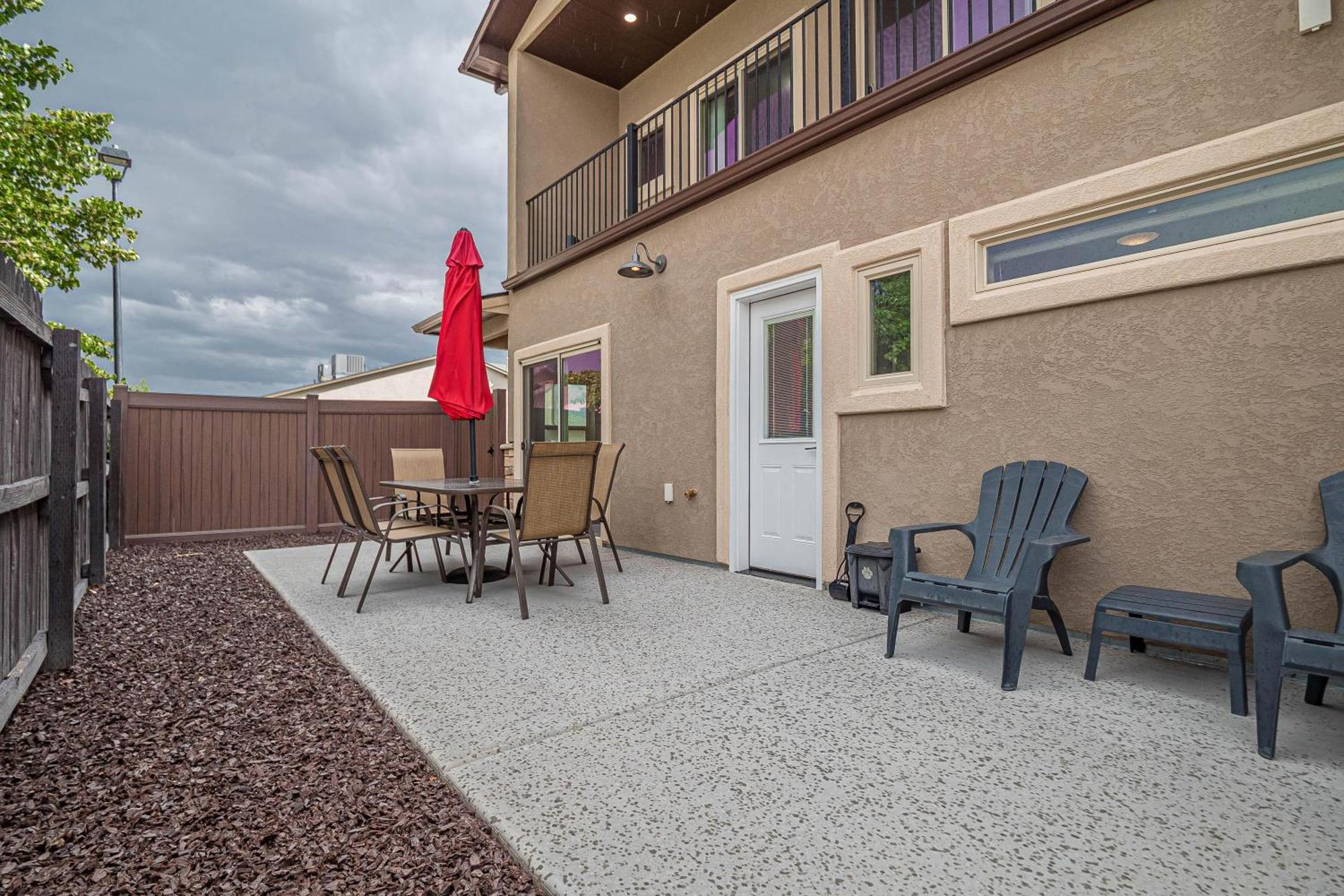 New! Sunrise Mesa- Modern W- Balcony Fenced Yard Apartment Grand Junction Exterior photo